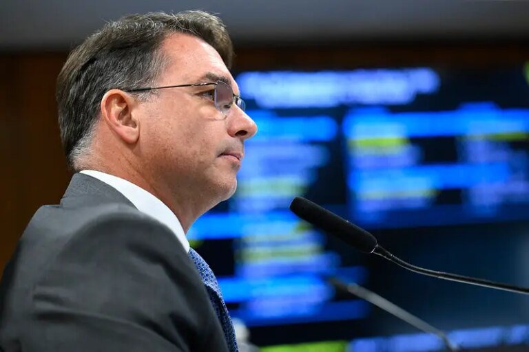 Datafolha indicates Flávio's wear and tear without clear migration to other names on the right
