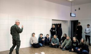 Afraid of Russian invasion, Poland trains population in survival techniques