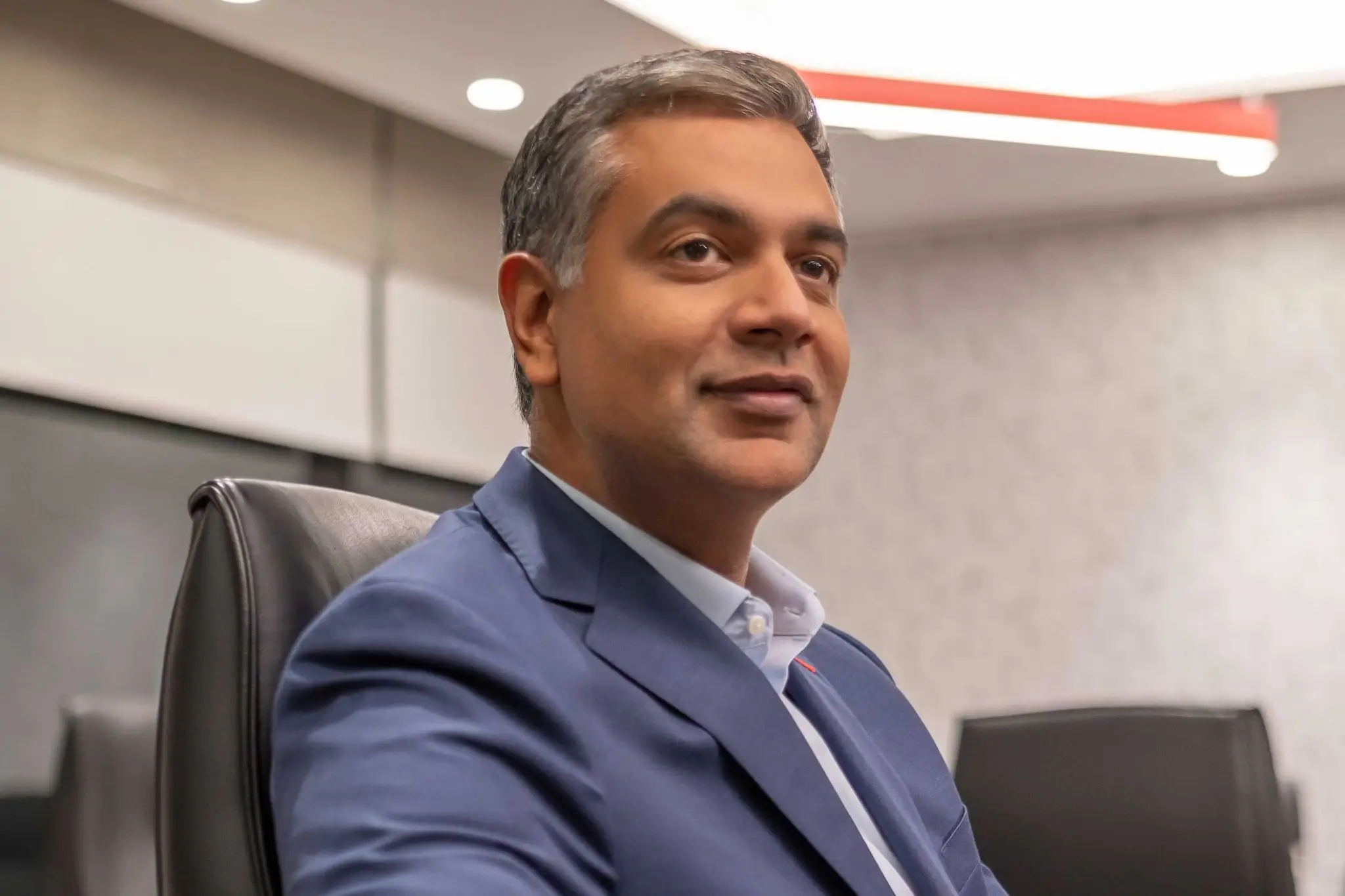 Bank CEO uses his AI clone to conduct a meeting and no one noticed