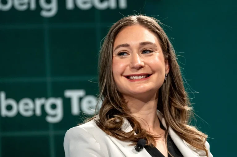 Founder of Anthropic recommends traveling with future partners before closing a deal
