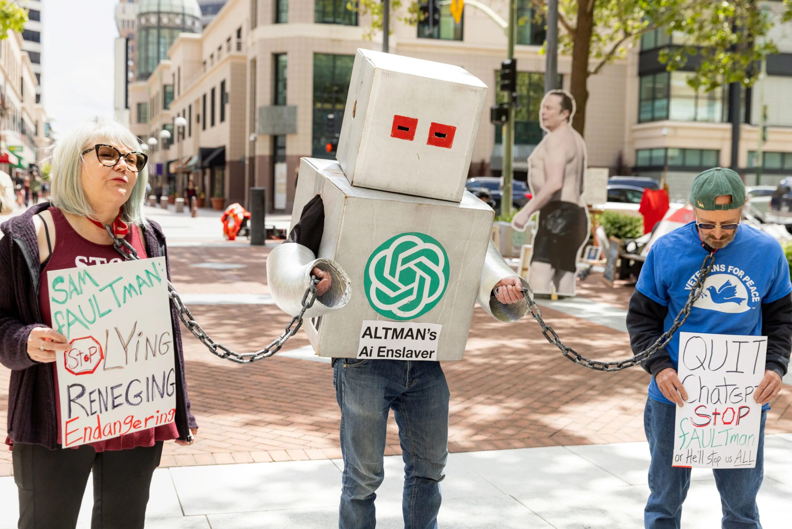 Protesto contra a inteligência artificial do lado de fora do tribunal onde Elon Musk e Sam Altman travam uma batalha judicial sobre a OpenAI (Foto: Jason Henry/The New York Times)