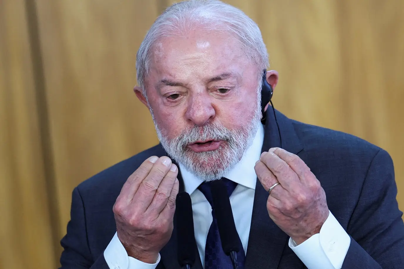 Lula signs provisional measure to eliminate “blouse tax”