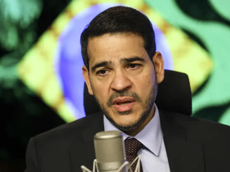 Messias goes online to thank allied senators, after criticism of the base's performance
