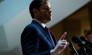 Son of Cuban immigrants, Trump’s secretary gets closer to the goal of changing the island