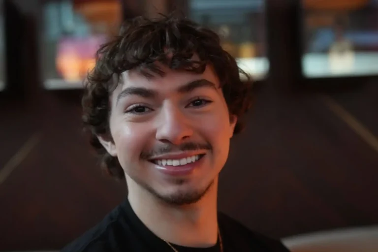 This generation Z young man dropped out of college and became a millionaire through sales on TikTok

